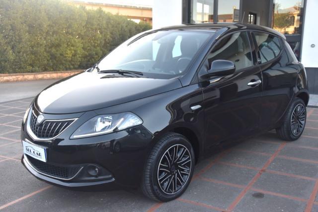 New Lancia Ypsilon 1.0 Hybrid Gold