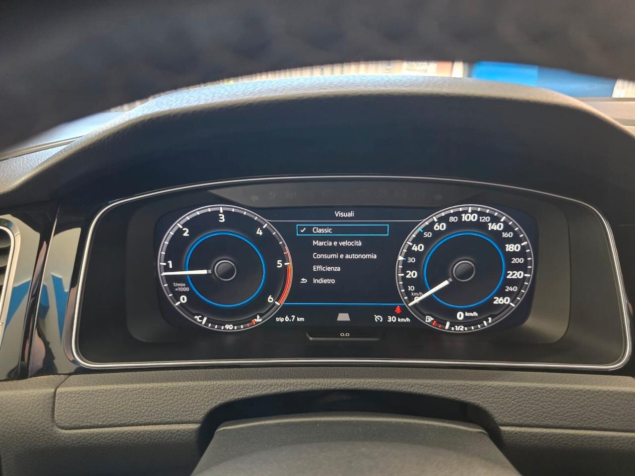 Volkswagen Golf 7.5 R-Line 1.6tdi VIRTUAL FARI LED