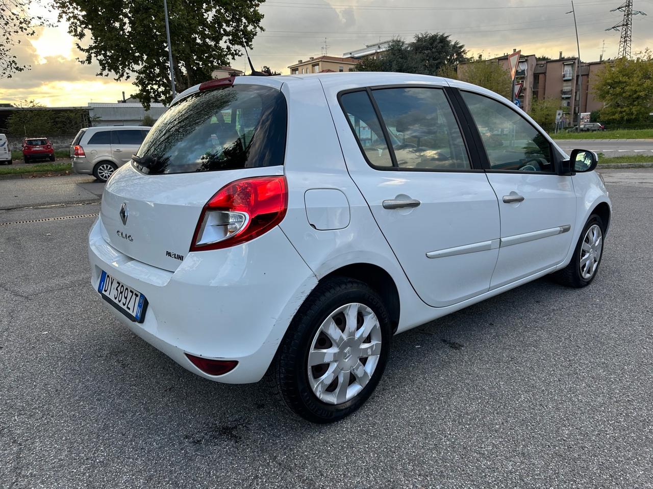 Renault Clio 1.2 16V 5 porte BENZINA NEOPATENTATI