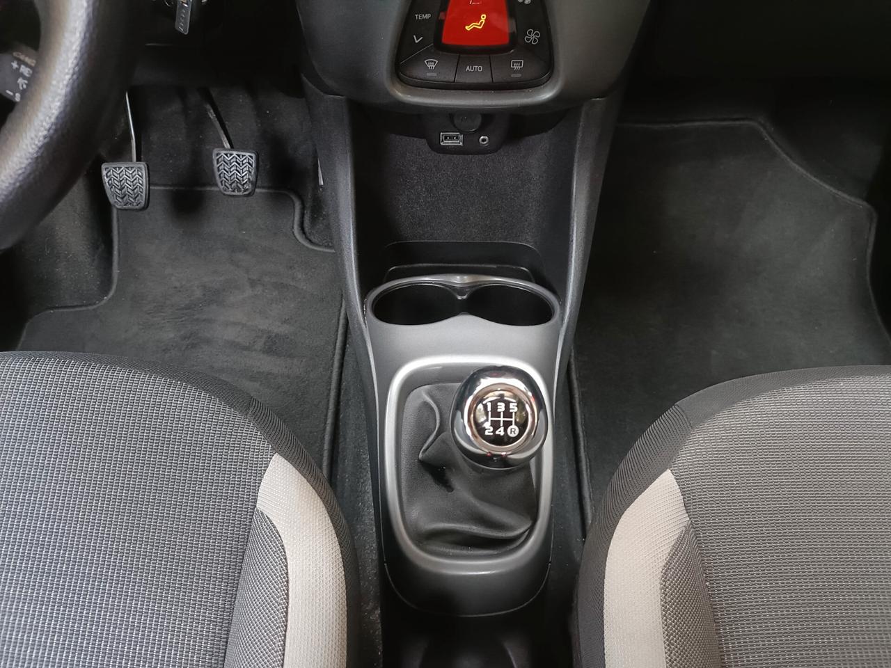 Toyota Aygo Connect 1.0 VVT-i 72 CV 5 porte x-play