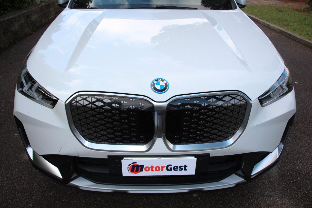 BMW iX1 edrive 20 X-Line