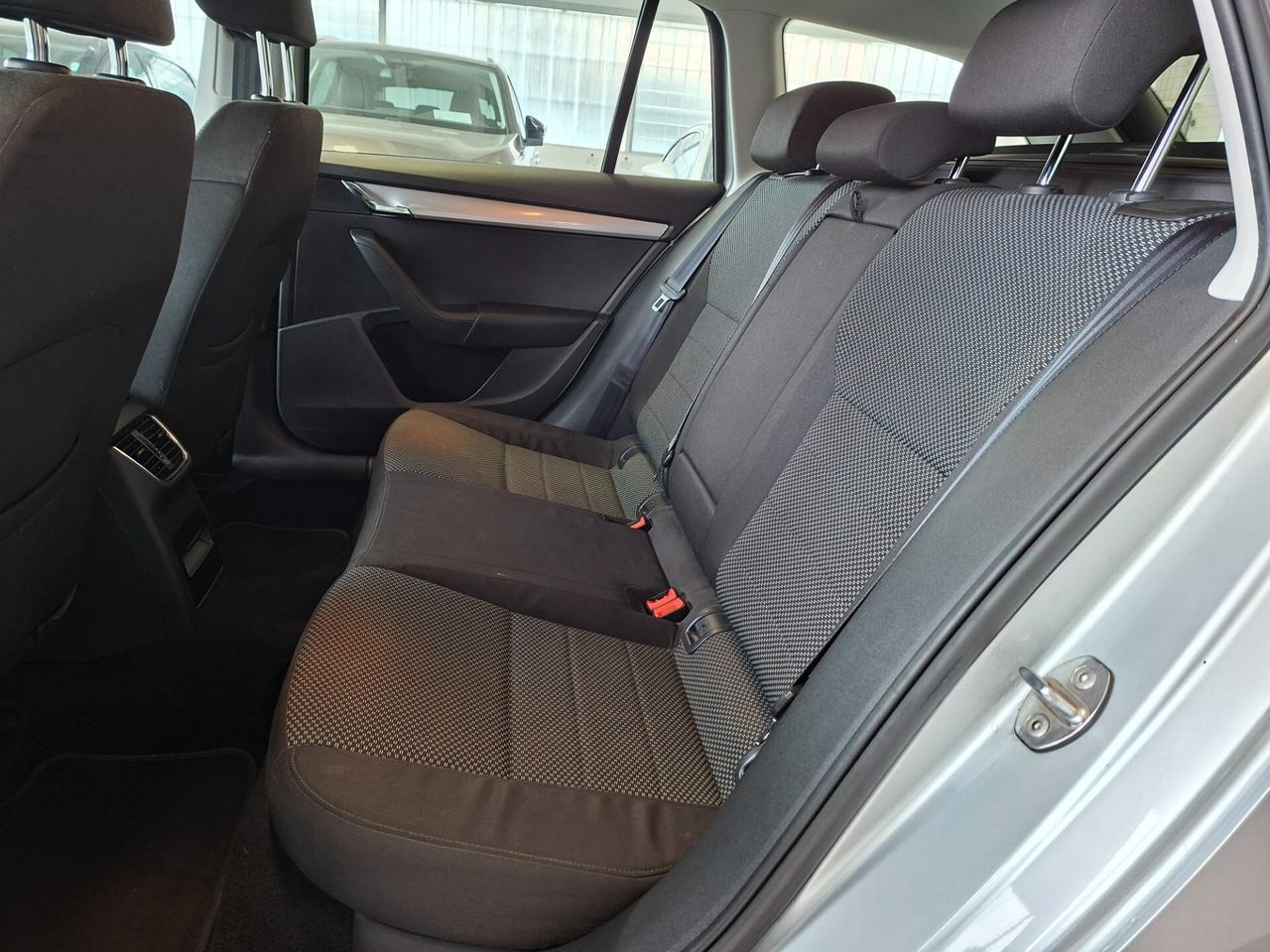 Skoda Octavia 1.6 TDI CR 105 CV DSG Wagon Ambition