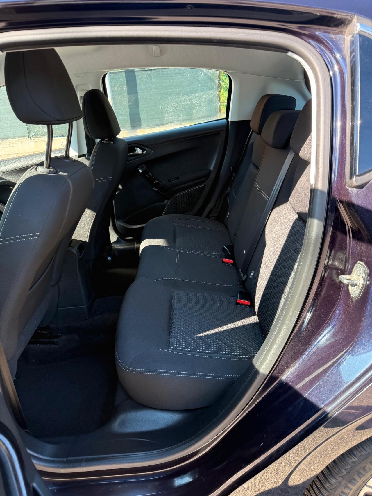Peugeot 208 1.2 - NAV. - NEOPATENTATI - 12 MESI DI GARANZIA -