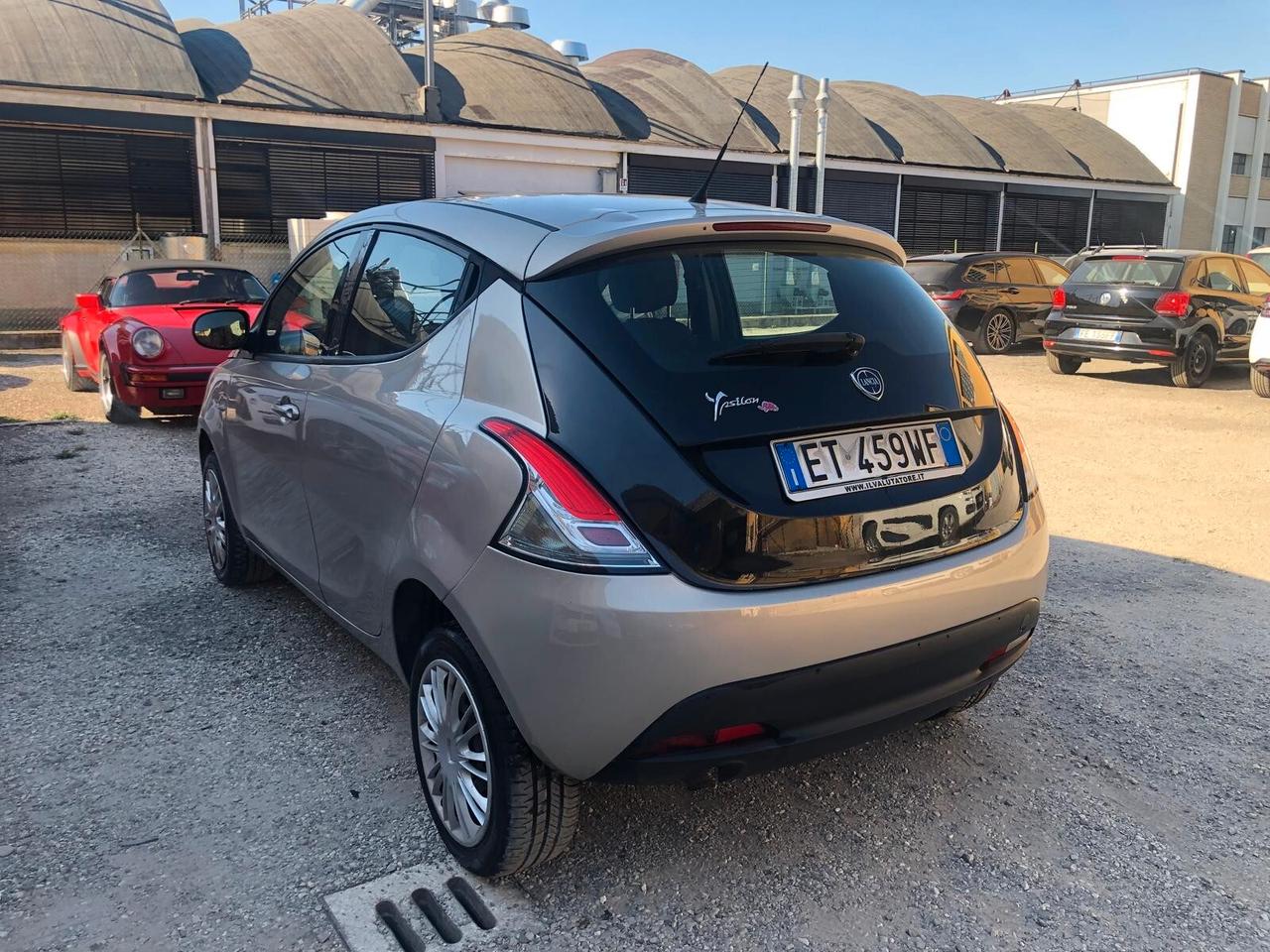 Lancia Ypsilon 0.9 TwinAir 85 CV 5 porte Metano Ecochic Gold