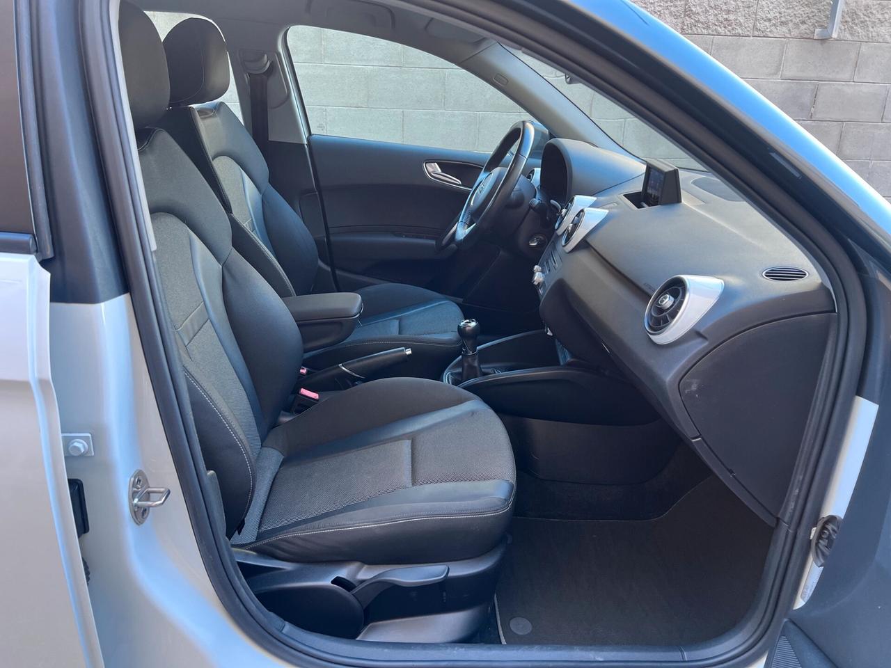 Audi A1 SPB Sportback 1.6 tdi Ambition 105cv LED/PDC PERFET.