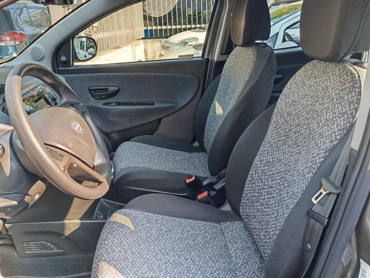 Lancia Ypsilon 1.2 69 CV 5 porte S&S Gold