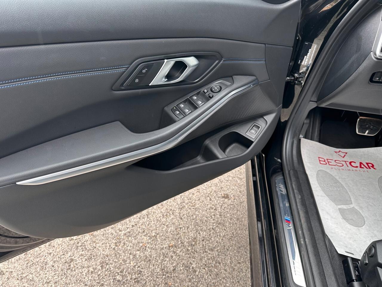 Bmw 318 d 48V Touring M Sport / R19 / LED MATRIX / GANCIO TRAINO 320