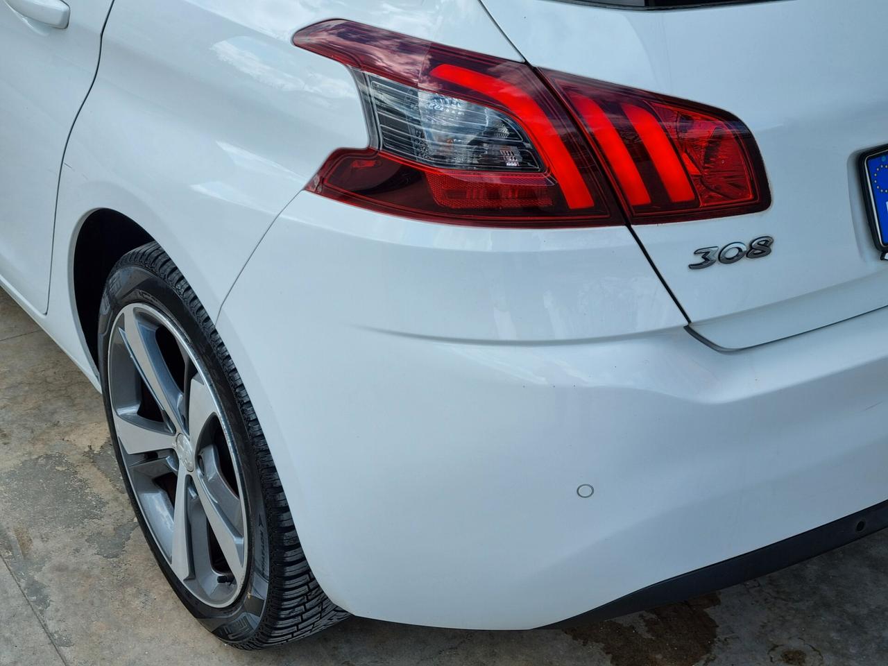 Peugeot 308 BlueHDi 120cv S&S Allure