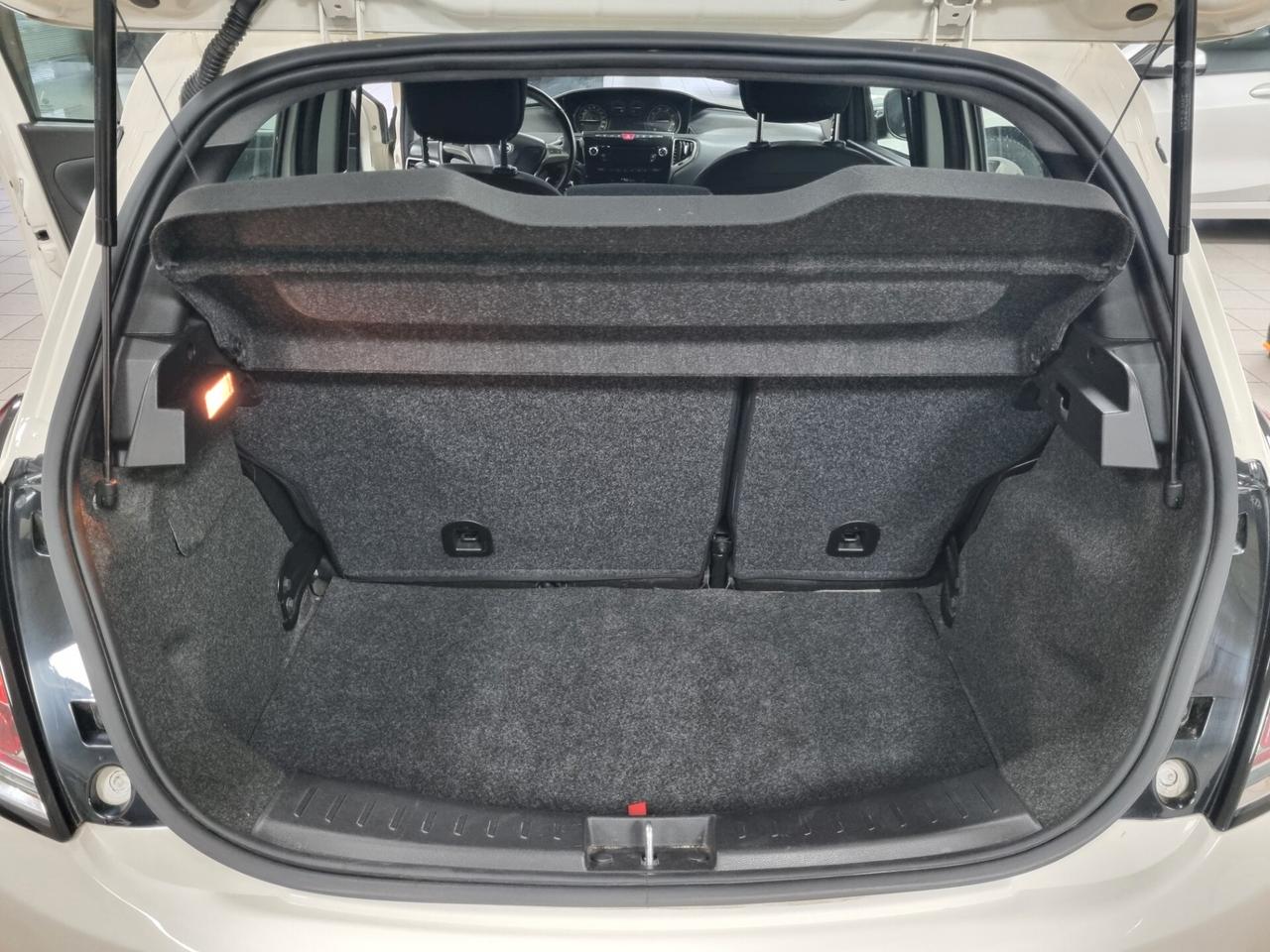 LANCIA YPSILON 1.3 MJT 16V 95 CV 5p. MOMO DESING