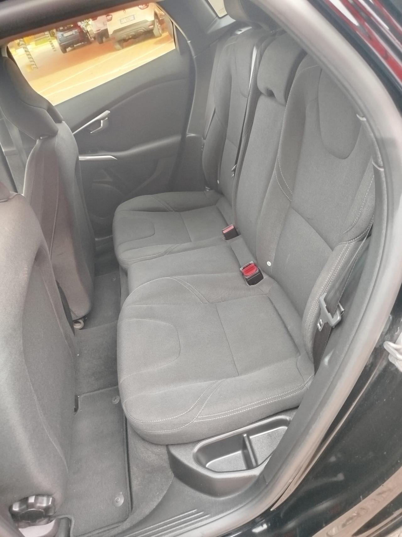 Volvo V40 Cross Country D2 136.000 KM