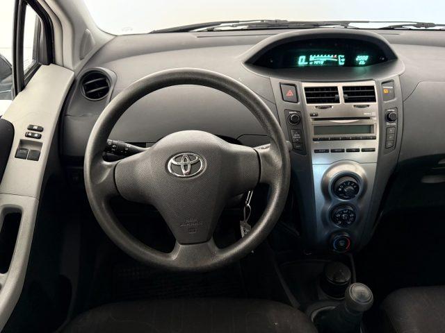 TOYOTA Yaris 1.0 5 porte Luxury pack