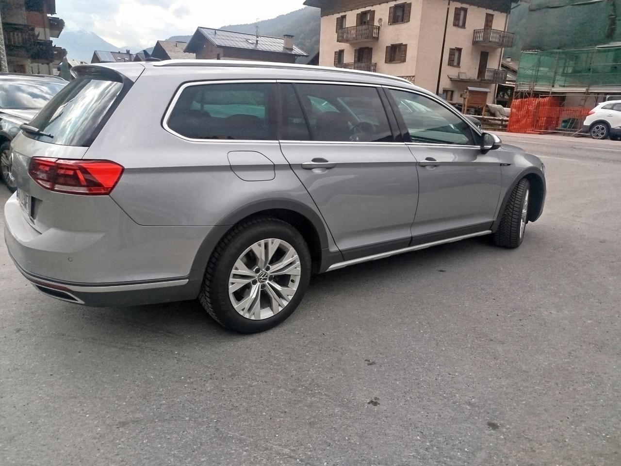Volkswagen Passat Variant 2.0 TDI SCR 200 CV 4MOTION DSG Executive