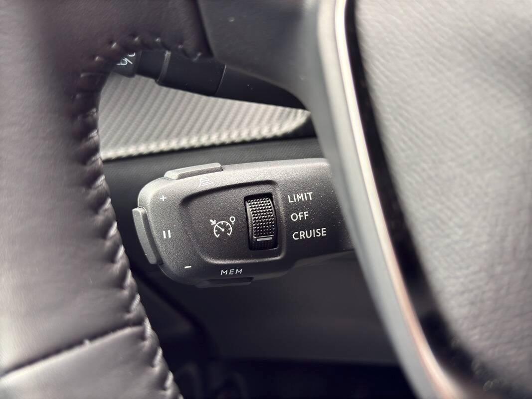 Peugeot 2008 1.2 puretech Allure s&s 100cv Con NAVIGATORE