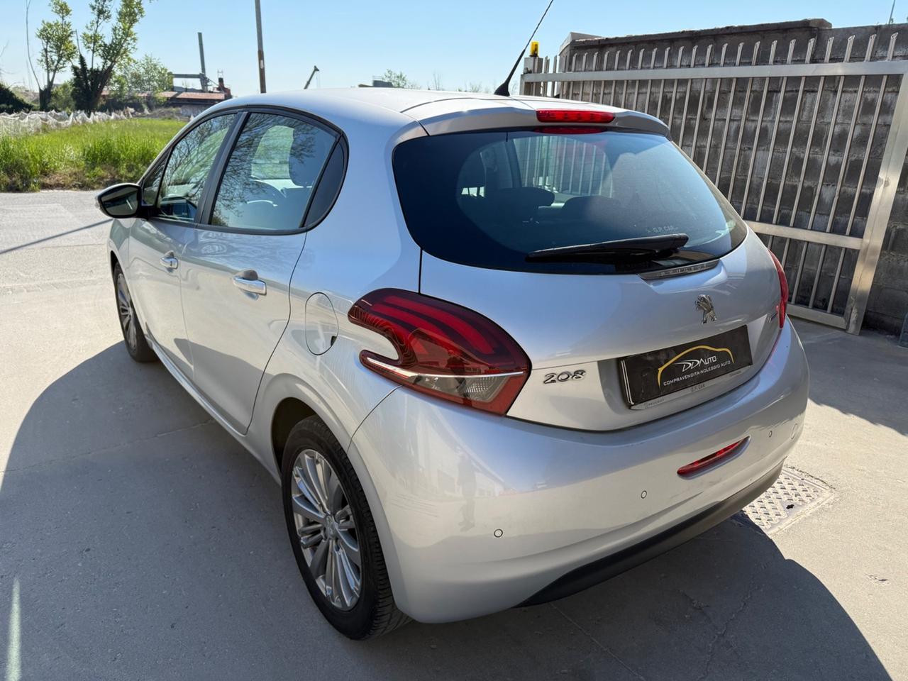 Peugeot 208 PureTech 82 5p. GPL Allure