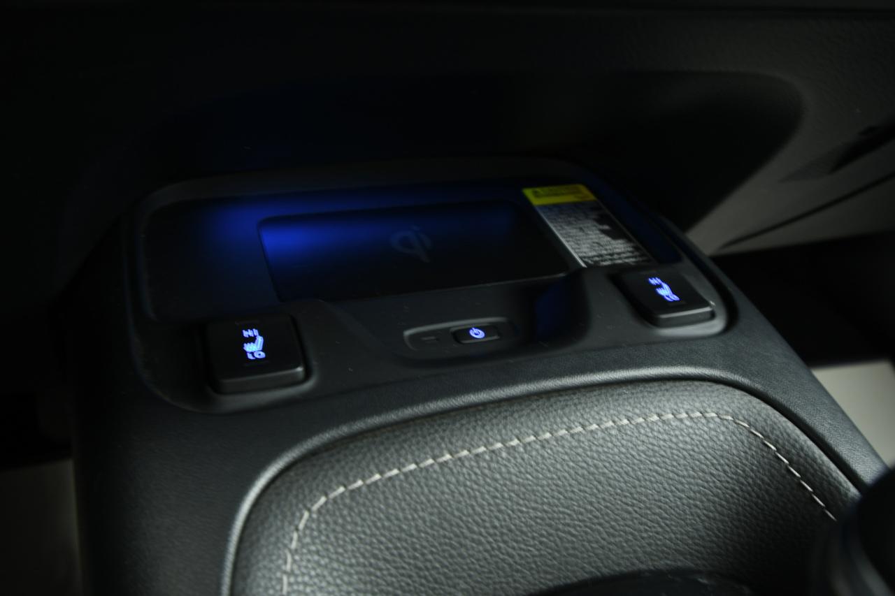 TOYOTA Corolla 2.0h Style cvt CAMERA+ACC+LED+C17"