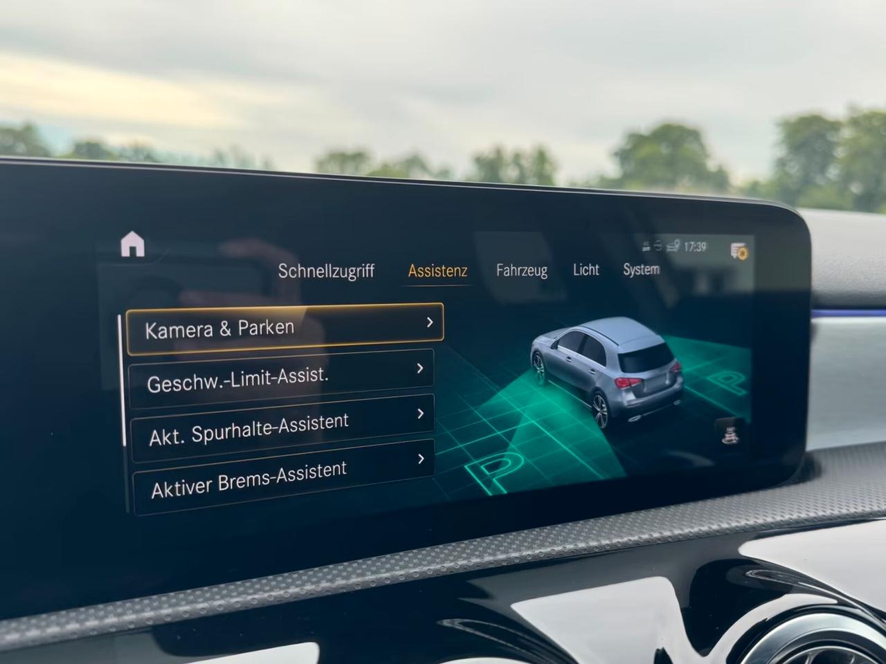 Mercedes-benz A 180 Premium AMG 136CV MBUX