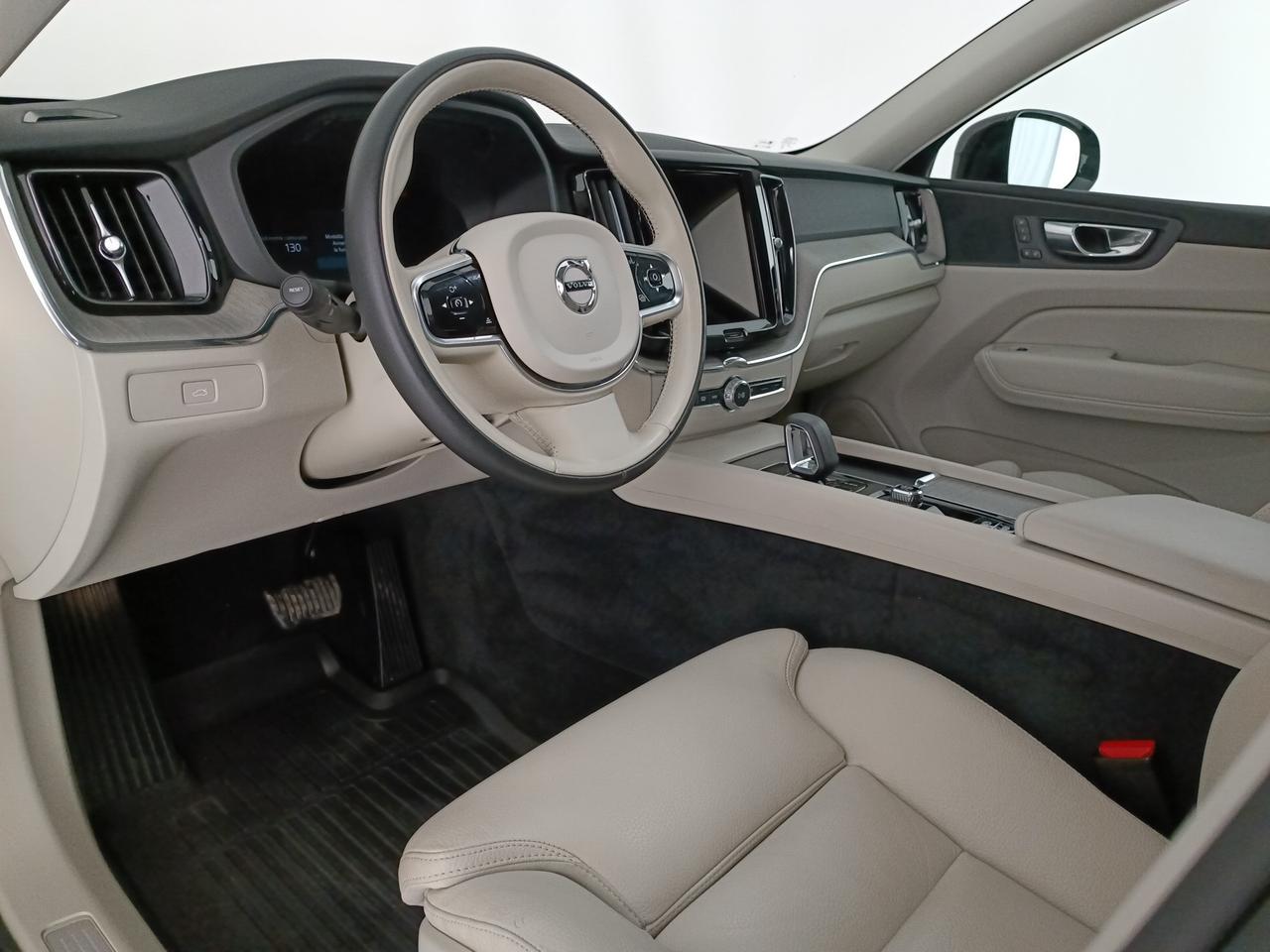 VOLVO XC60 2.0 b5 Plus Dark awd auto