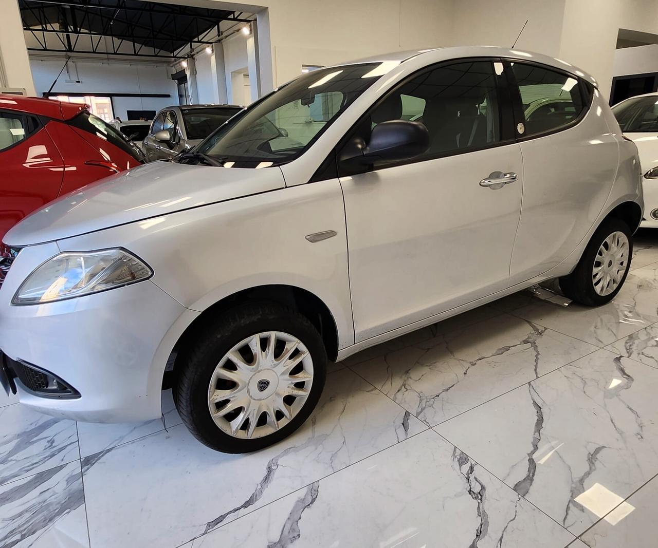 Lancia Ypsilon BENZ/METANO 85CV
