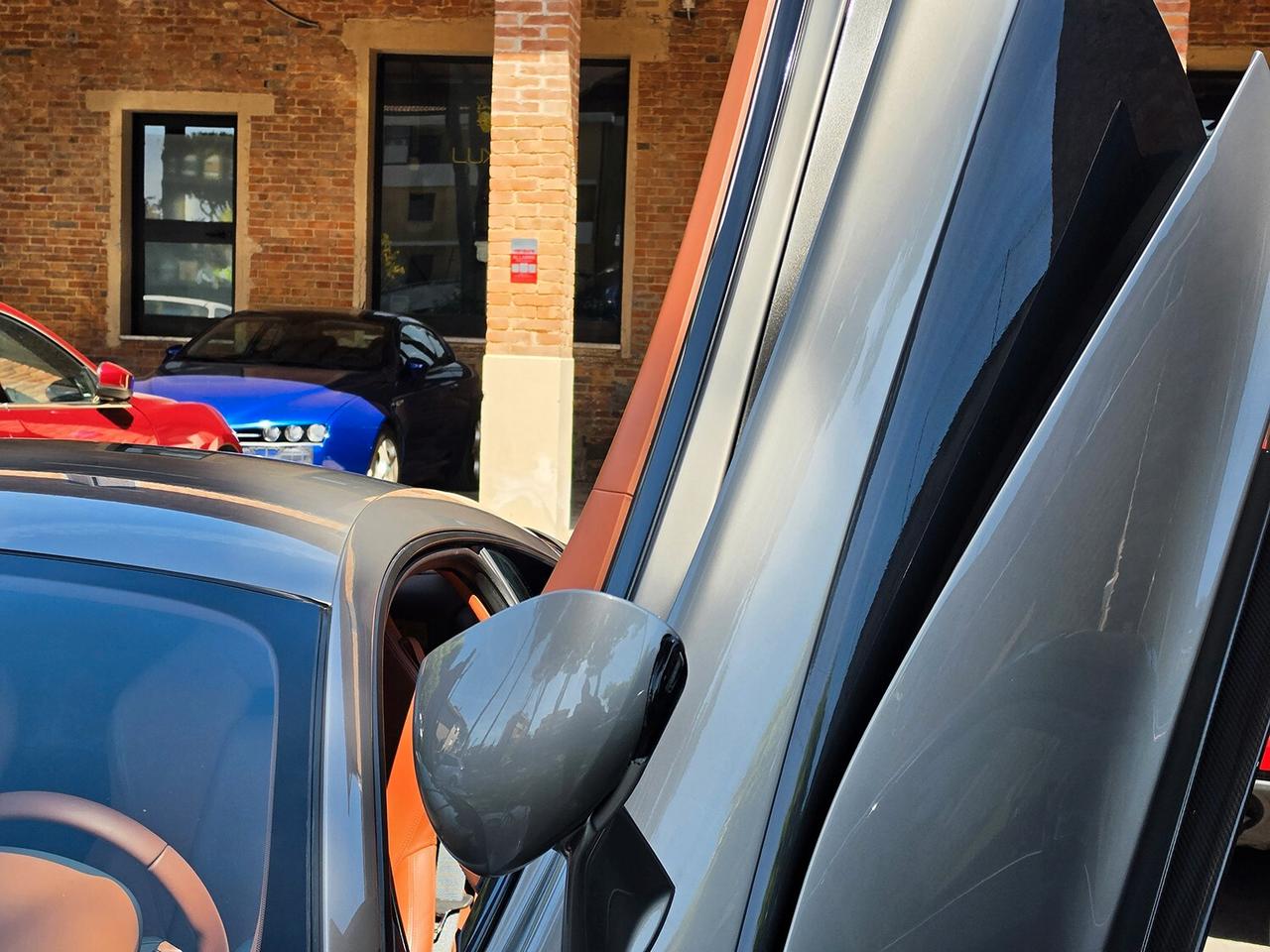 Mclaren 570S Coupe V8 3.8 570CV LUXURY PACK _ SERVICE BOOK COMPLETO MCLAREN UFFICIALE _ CERCHI 19" MSO (€8000) _ LIFT