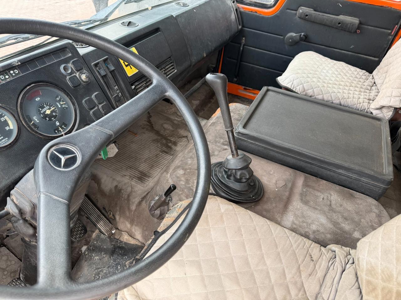 Mercedes Benz SK 1919 ribaltabile trilaterale con Gru HIAB Hidrocom 140