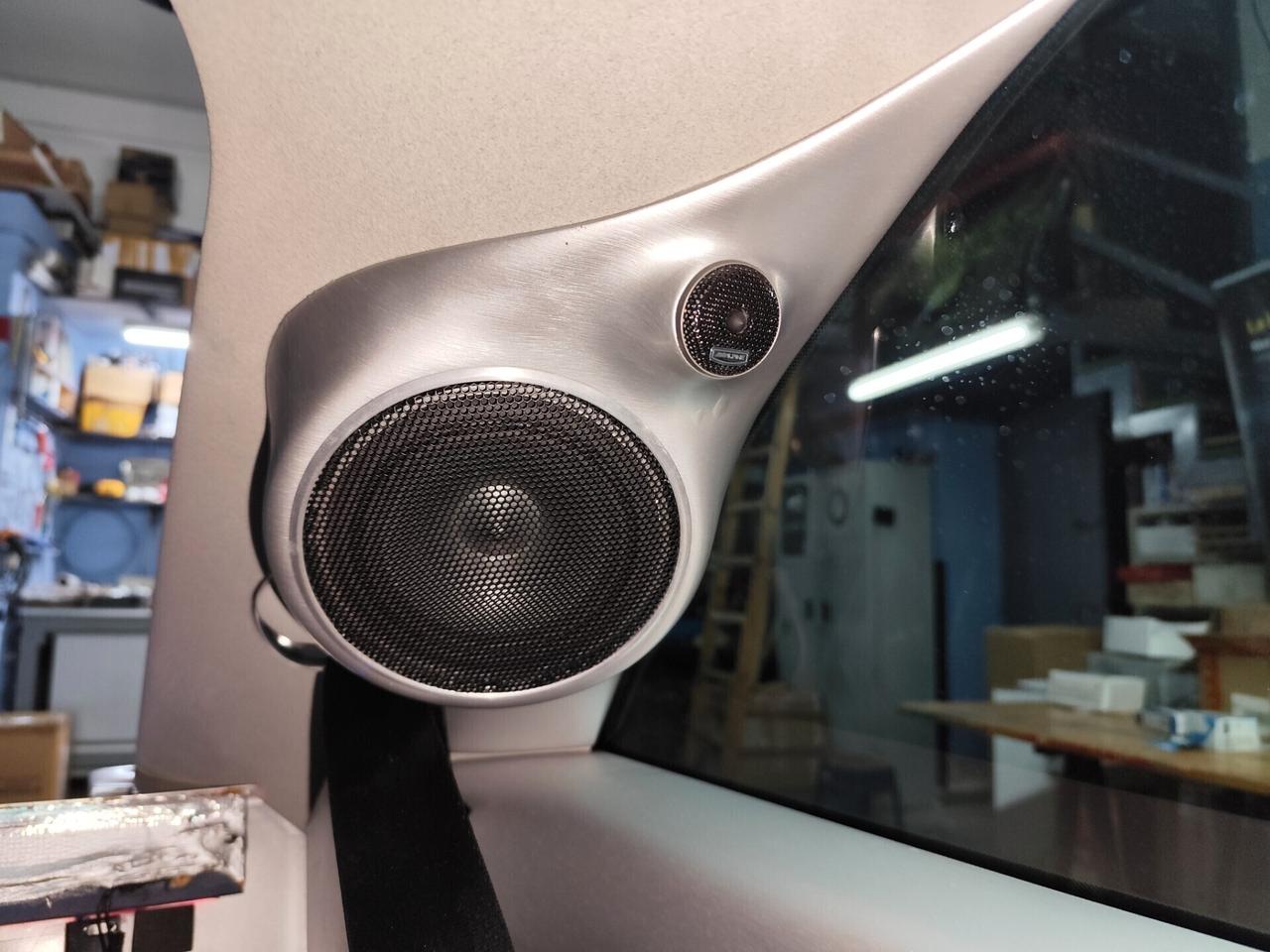 Volkswagen New Beetle AUTO DEMO SOUND QUALITY BRAND ALPINE WRAPPATA