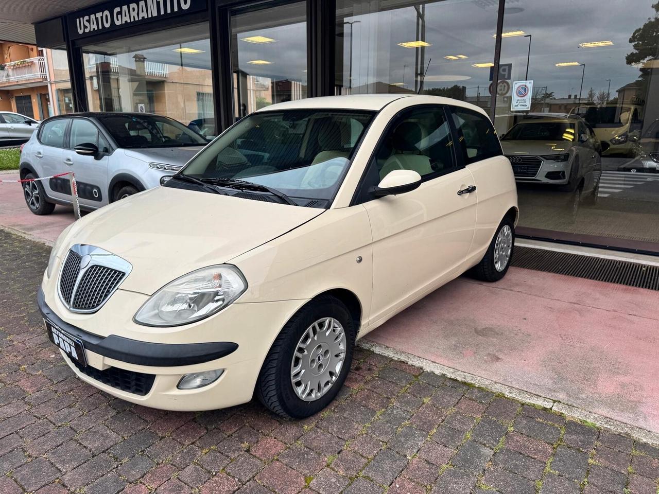 Lancia Ypsilon 1.2 16V Platino