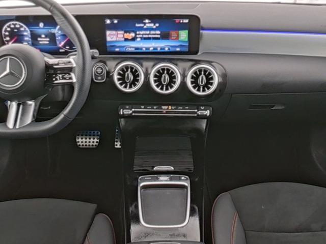 MERCEDES-BENZ A 180 AMG Line Advanced Plus