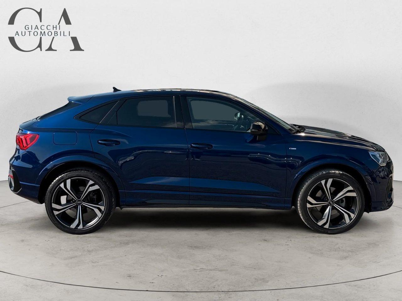 Audi Q3 Sportback 35 2.0 tdi Identity Black s-tronic