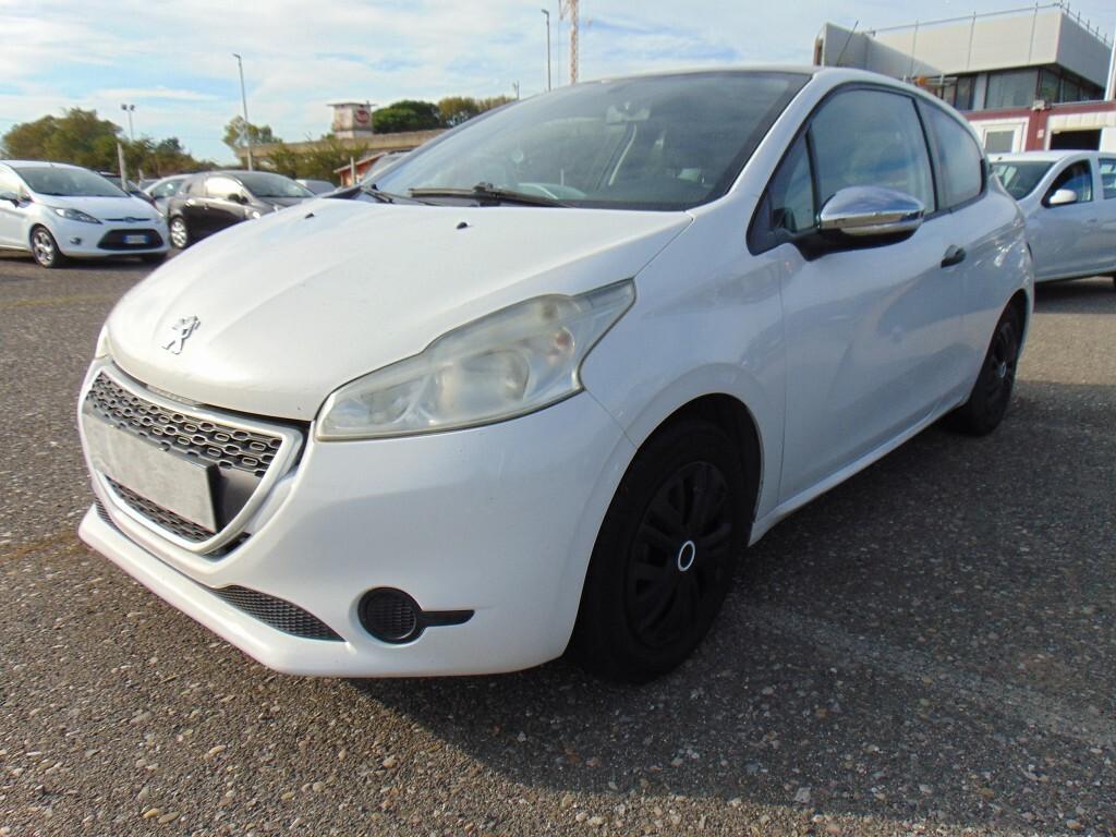 peugeot 208 2,2 benzina