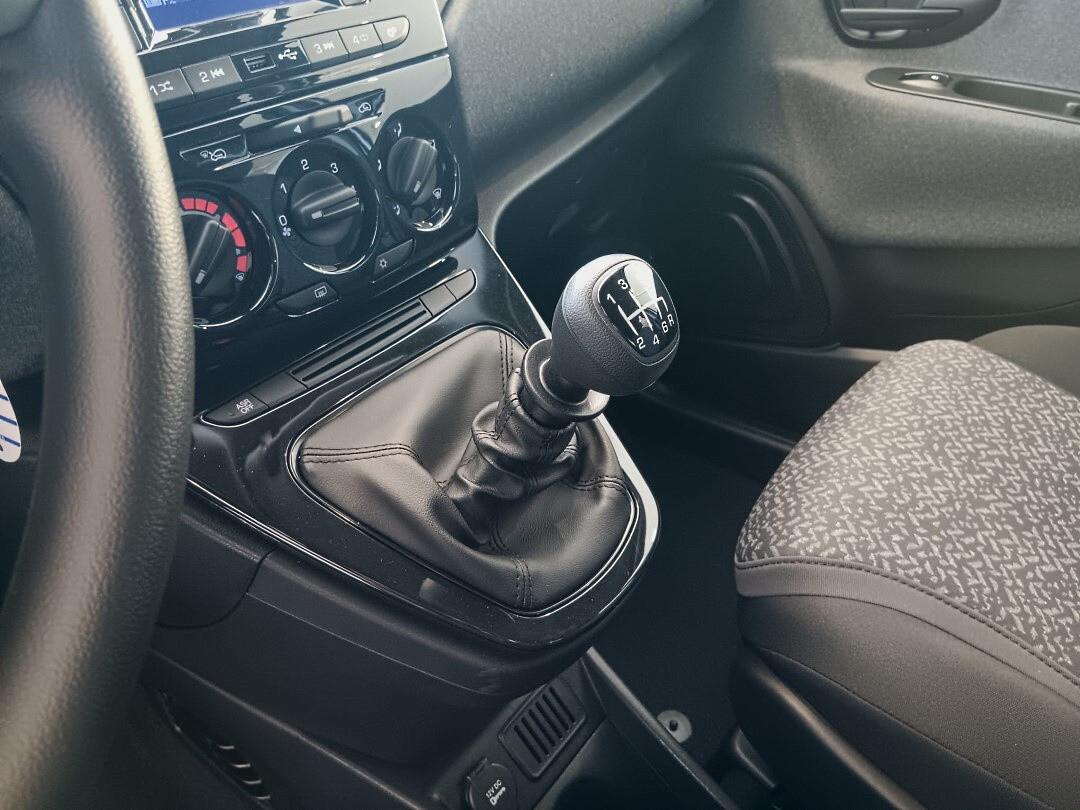 Lancia Ypsilon Hybrid Silver 1.0 (70 cv)