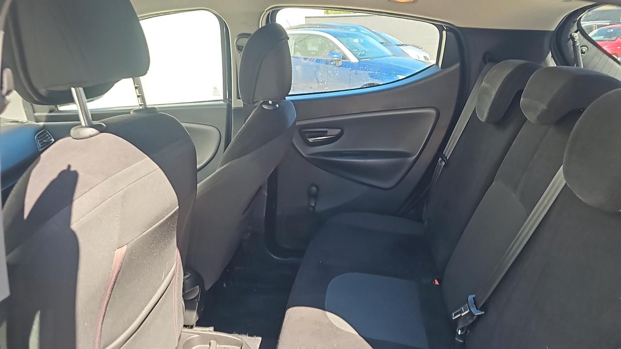 Lancia Ypsilon 0.9 TwinAir 85 CV 5 porte S&S Platinum