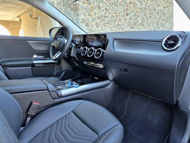 MERCEDES-BENZ GLA 180 Automatic Progressive Advanced
