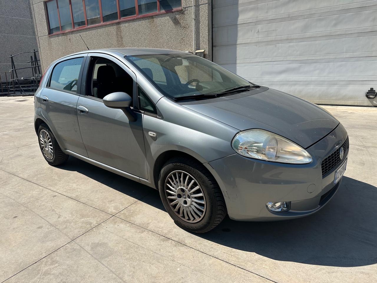 Fiat Grande Punto 1.4 5 porte benz metano neopatentati