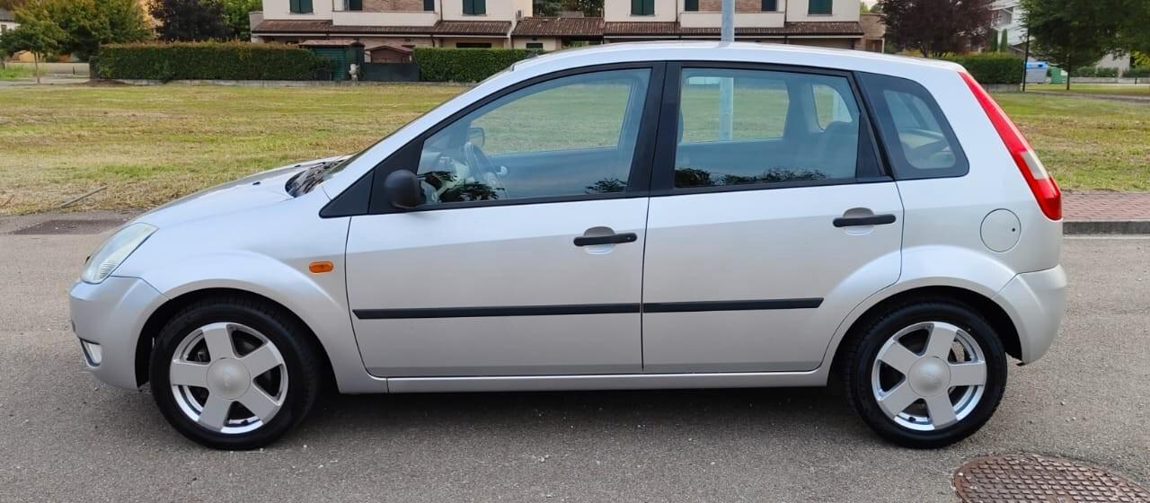 Ford Fiesta 1.4 16V 5p. Ghia