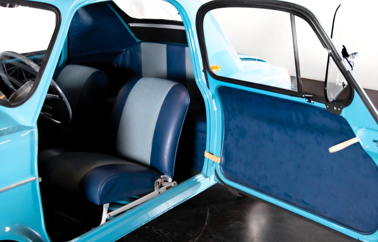 Piaggio Vespa 400 Acma