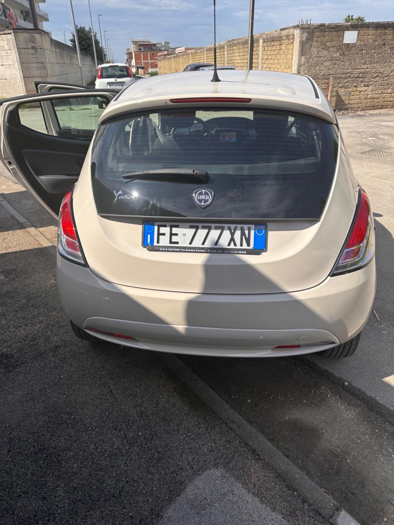 Lancia Ypsilon 1.2 69 CV 5 porte Silver