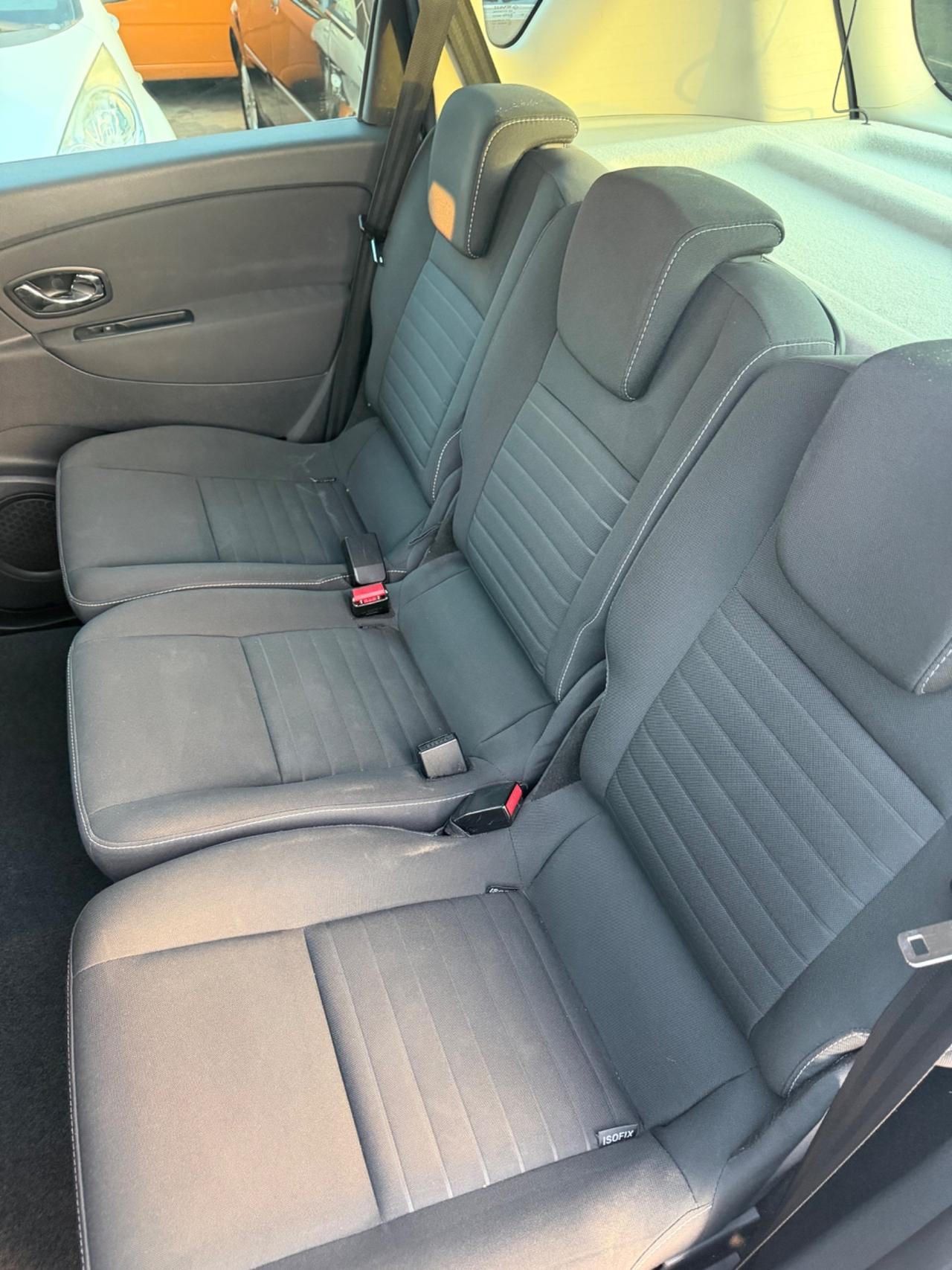 Renault SCENIC 1.5 dCi 110CV 2015 - TOM TOM