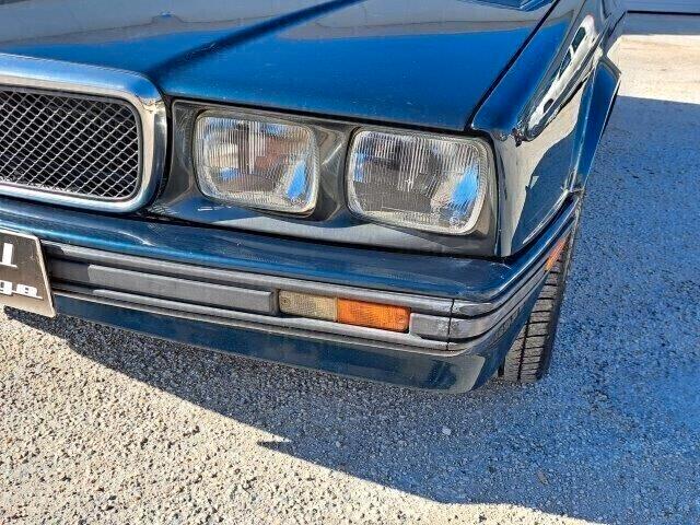 Maserati 422 i service book -1988