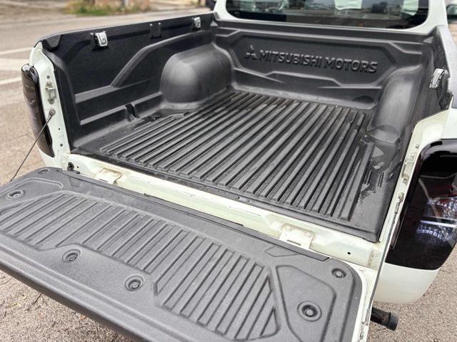 MITSUBISHI L200 2.3 D Double Cab 4x4 Easy Select Invite Connect