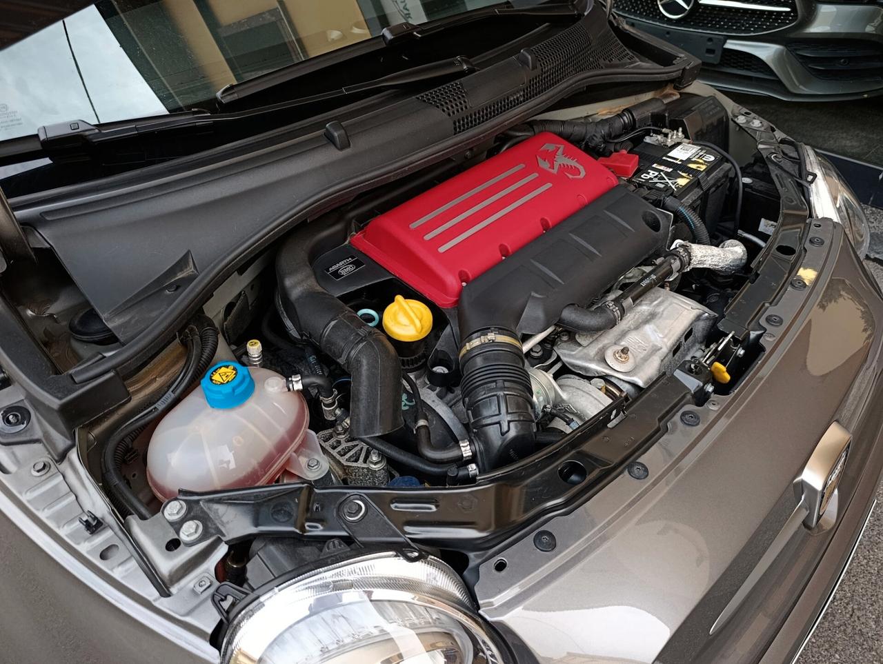 Abarth 595 1.4 t-jet 165cv km 26.940 nuova! Garanzia Abarth!
