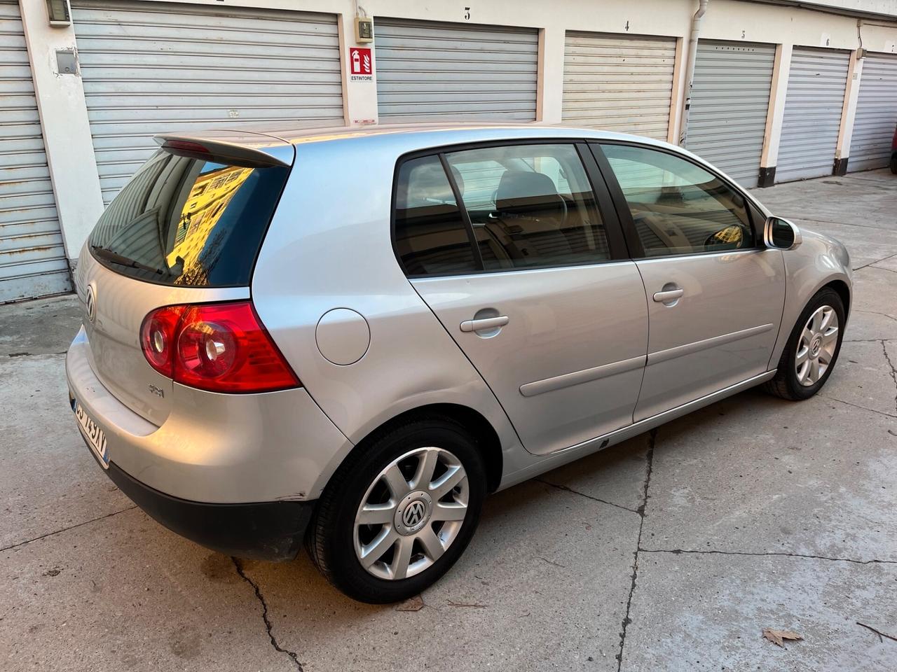 Volkswagen Golf 1.6 16V FSI 5p. Sportline