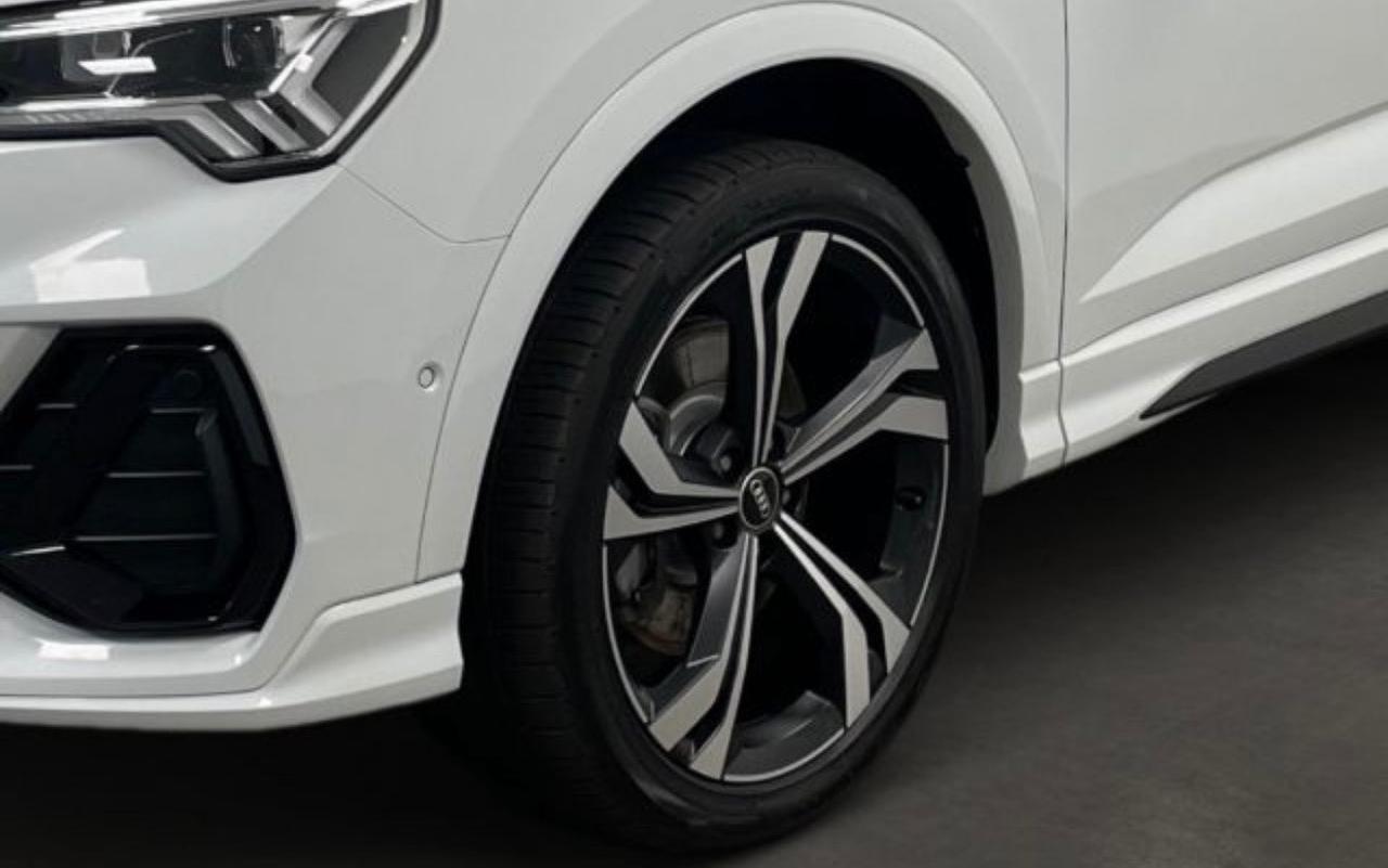 Audi Q3 45TFSI S tronic S LINE interno esterno Cerchi Sonos tetto