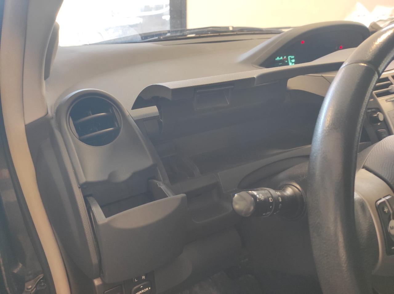 Toyota Yaris 1.3 5 porte Navi