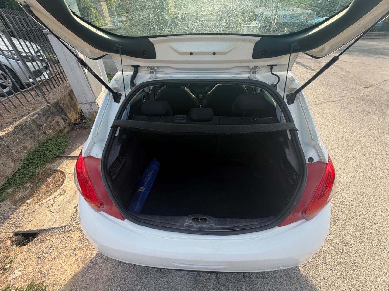 Peugeot 208 1.4 HDi 68 CV 5 porte Access