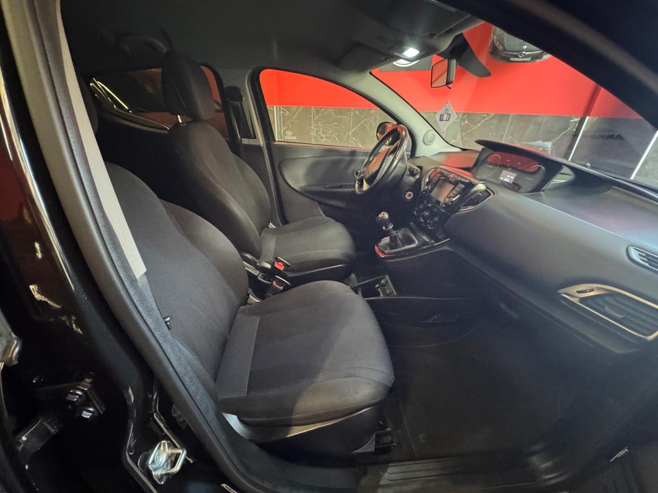 Lancia Ypsilon 1.2 69 CV 5 porte GPL Ecochic Black and Noir