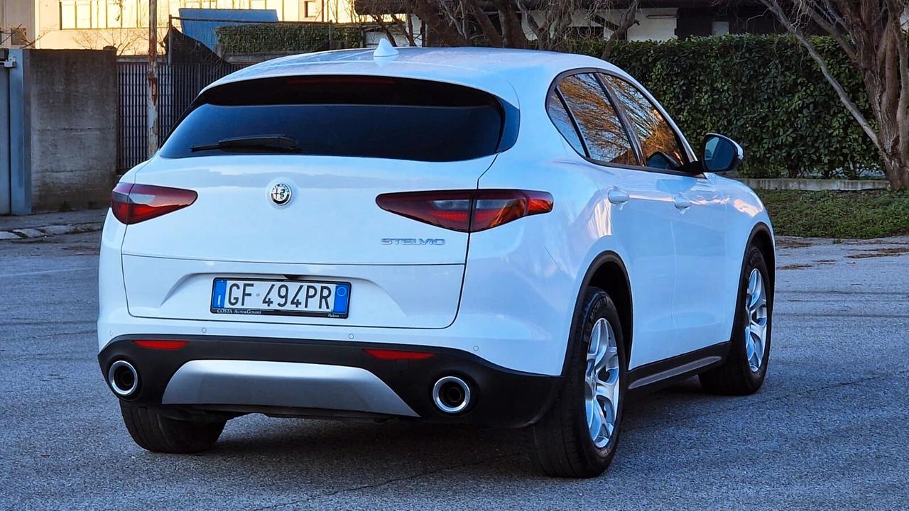 Alfa Romeo Stelvio 2.2 Turbodiesel 160 CV AT8 RWD