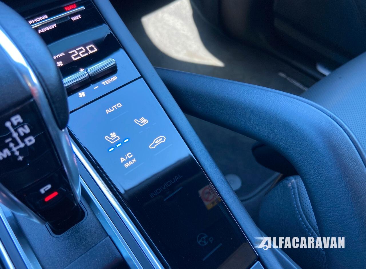 Porsche Cayenne Coupe 3.0 V6 tiptronic Platinum Edition