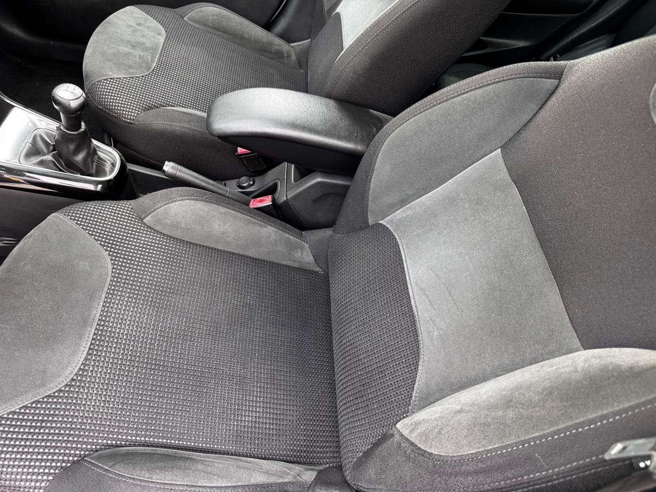 Citroen C3 1.4 HDi 70 neopatentati con gancio traino