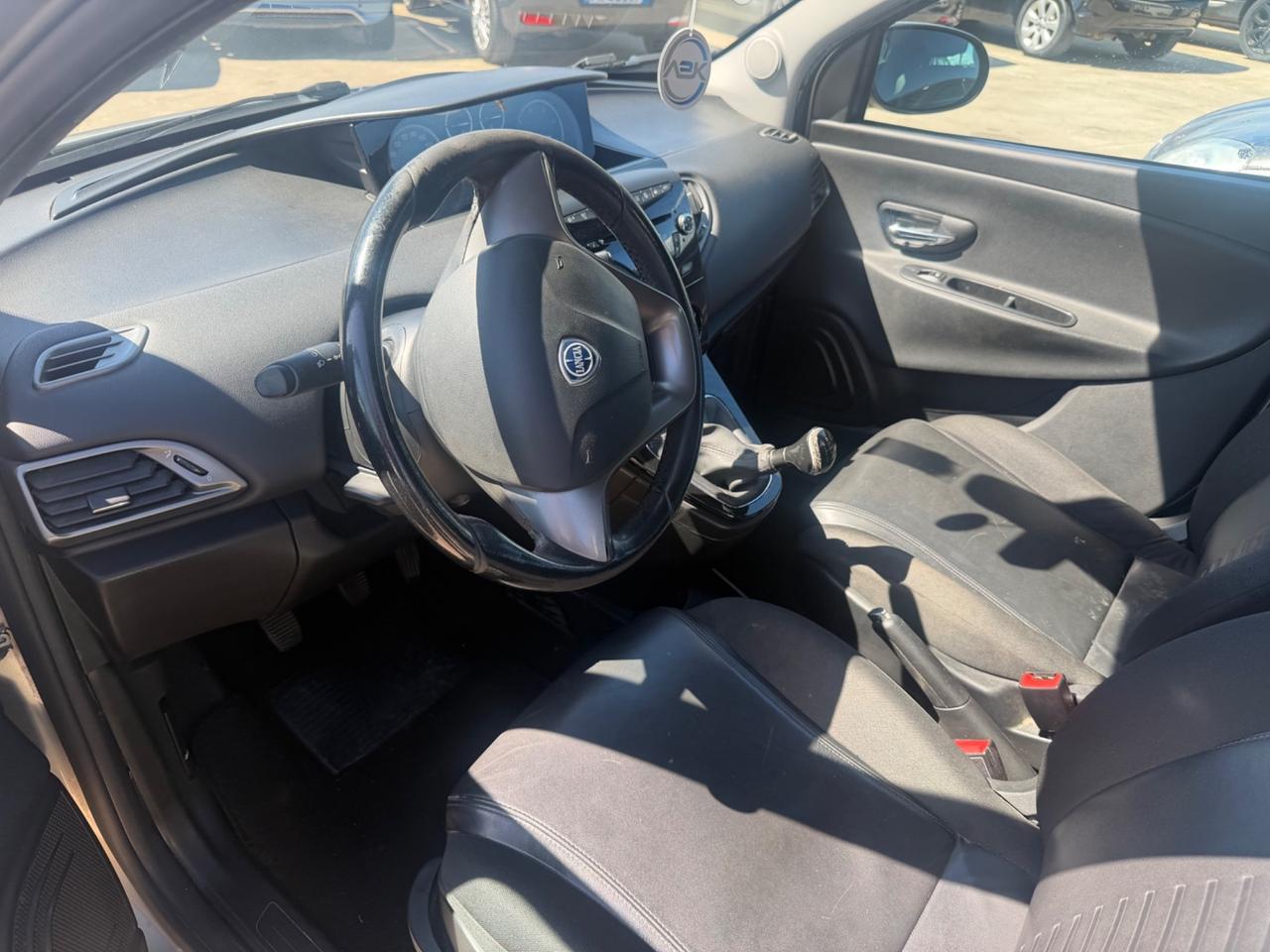 Lancia Ypsilon 1.3 MJT 75 CV Platinum
