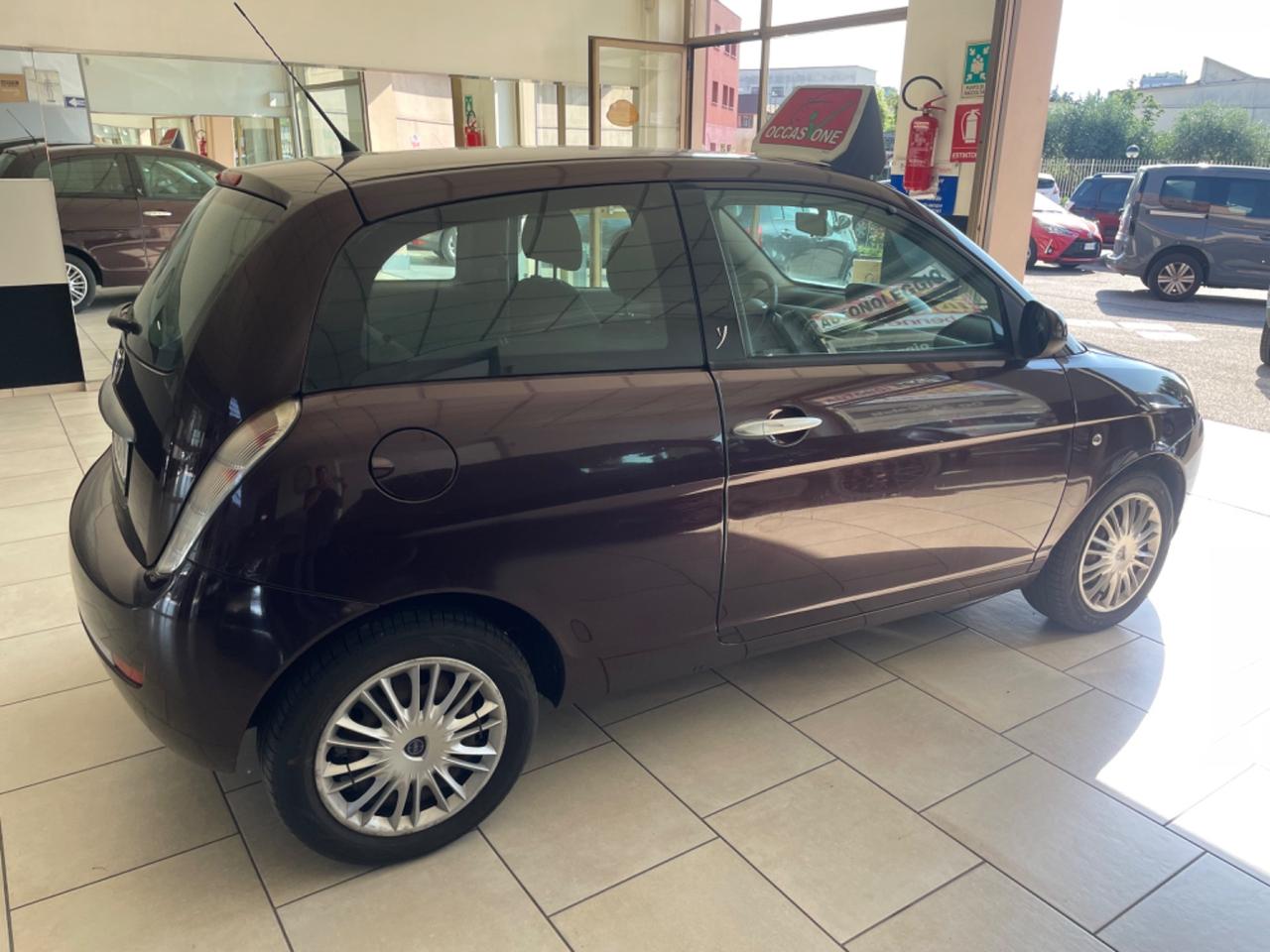 Lancia Ypsilon 1.2 Argento - Neo Patentati -